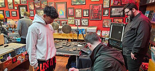 Nate shows Markell how to play the pedal steel